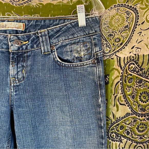 Y2K lei Sophia Embroidered Hipster Flared Jeans Size 7 - Picture 5 of 16